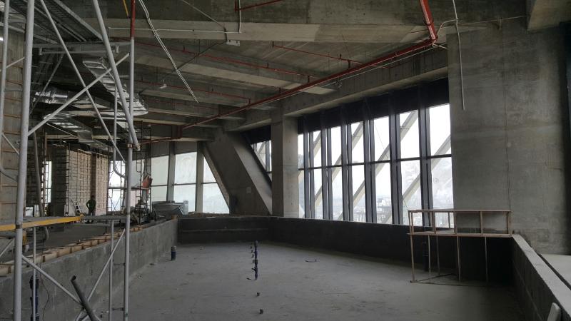 Interior de un edificio de hormigón